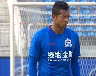 【比赛焦点瞬间】第10分钟，赖因德斯突破至弧顶处一脚攻门，稍稍偏出立柱。
